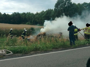 Pożar przyczepy ze słomą w Rokitach