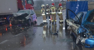 Wypadek drogowy  na skrzyżowaniu w Rokitach